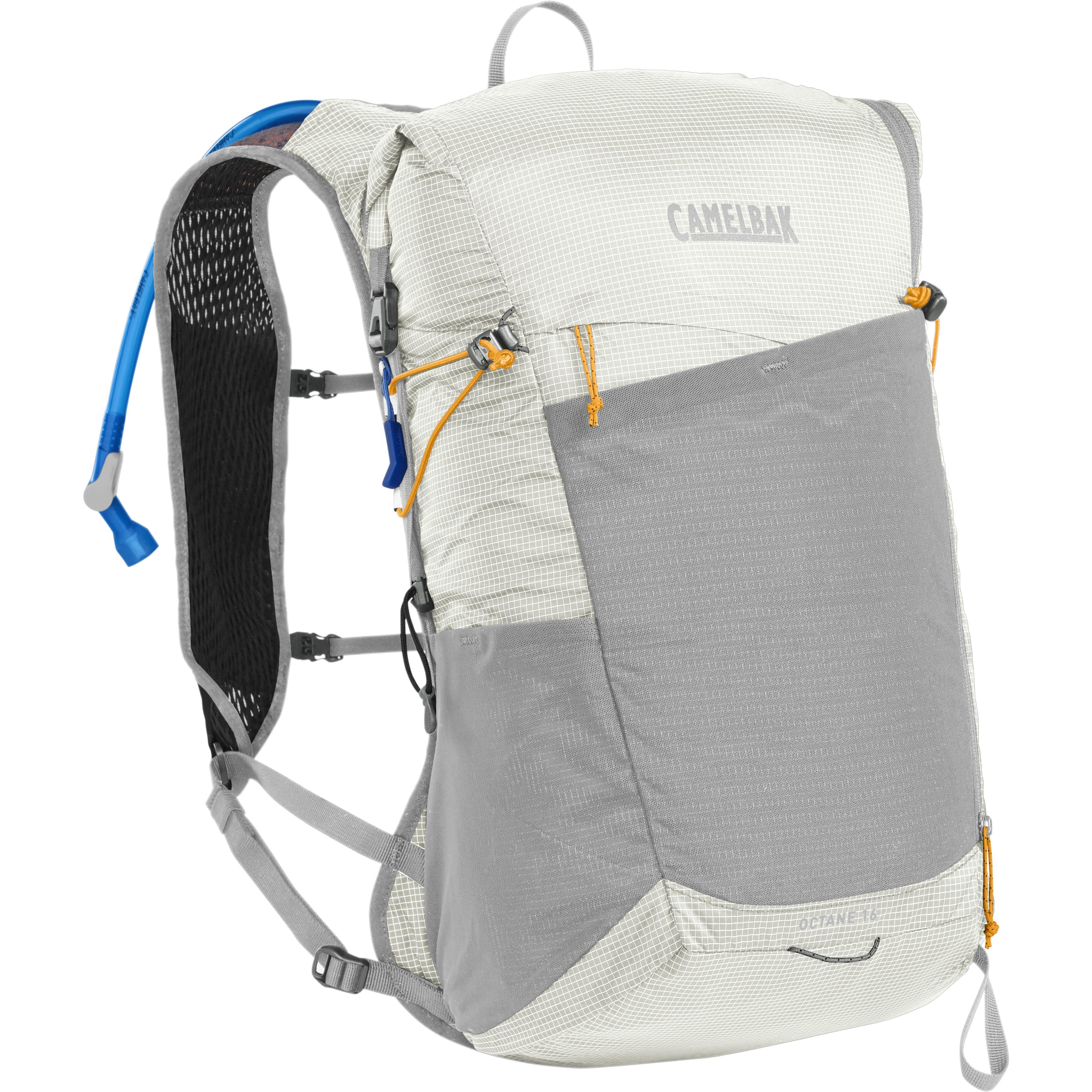 Hiking pack with clearance hydration